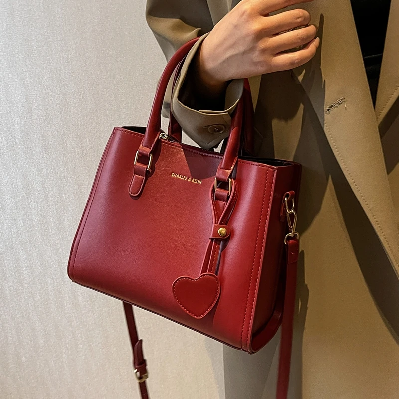 Luxury Designer Red Shoulder Bag Women\'s Wedding Bags 2023 New Fashion Tassel Crossbody Bag Large Capacity Bride Handbags