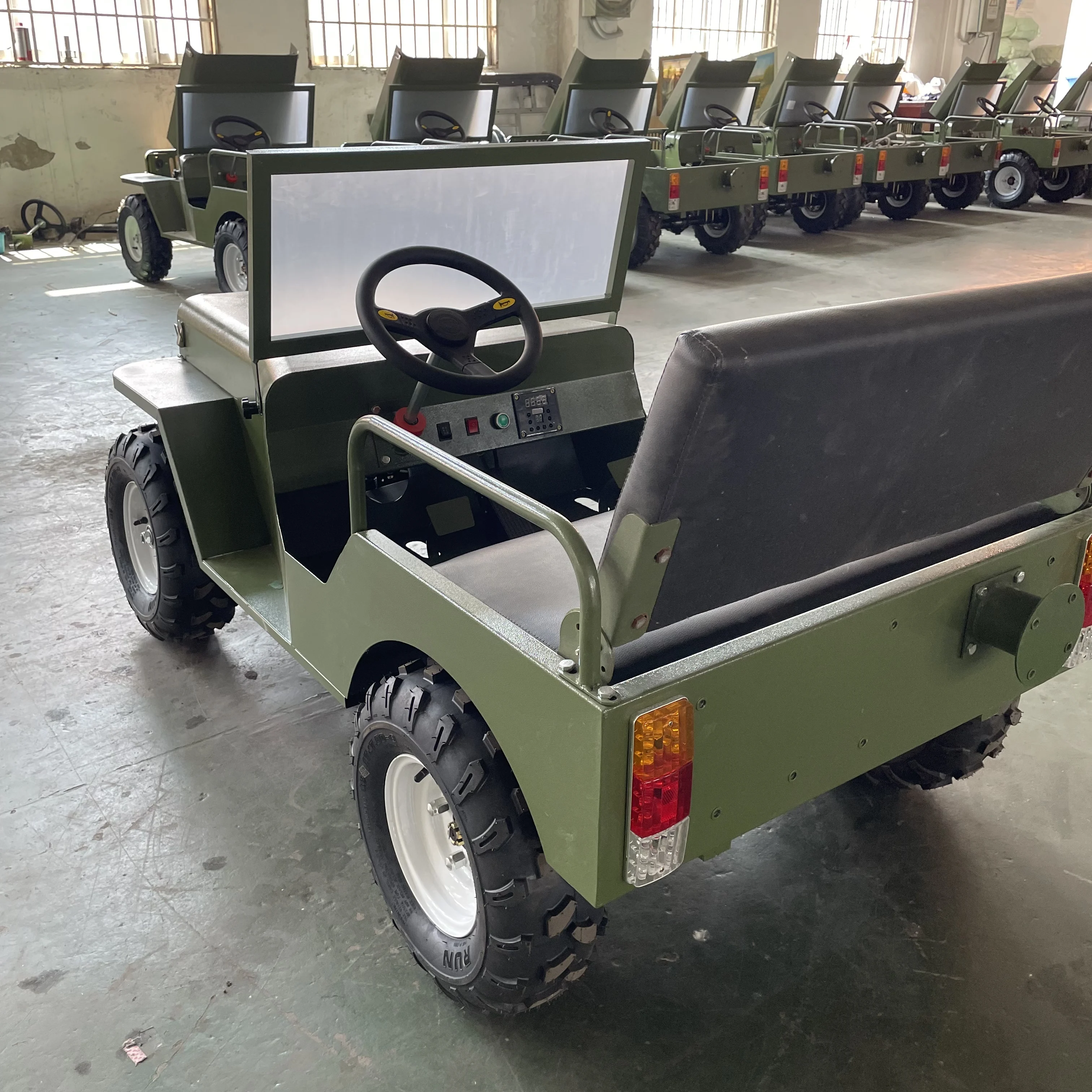 QIQU Luxus-Resort Premium Edition Verbesserte Federung mit Ledersitzen Elektro-Kart
