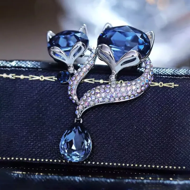 ブルークリスタルキツネのブローチ女性のためのファッショナブルな動物コサージュピンジュエリースーツアクセサリー友人パーティーコスプレギフト