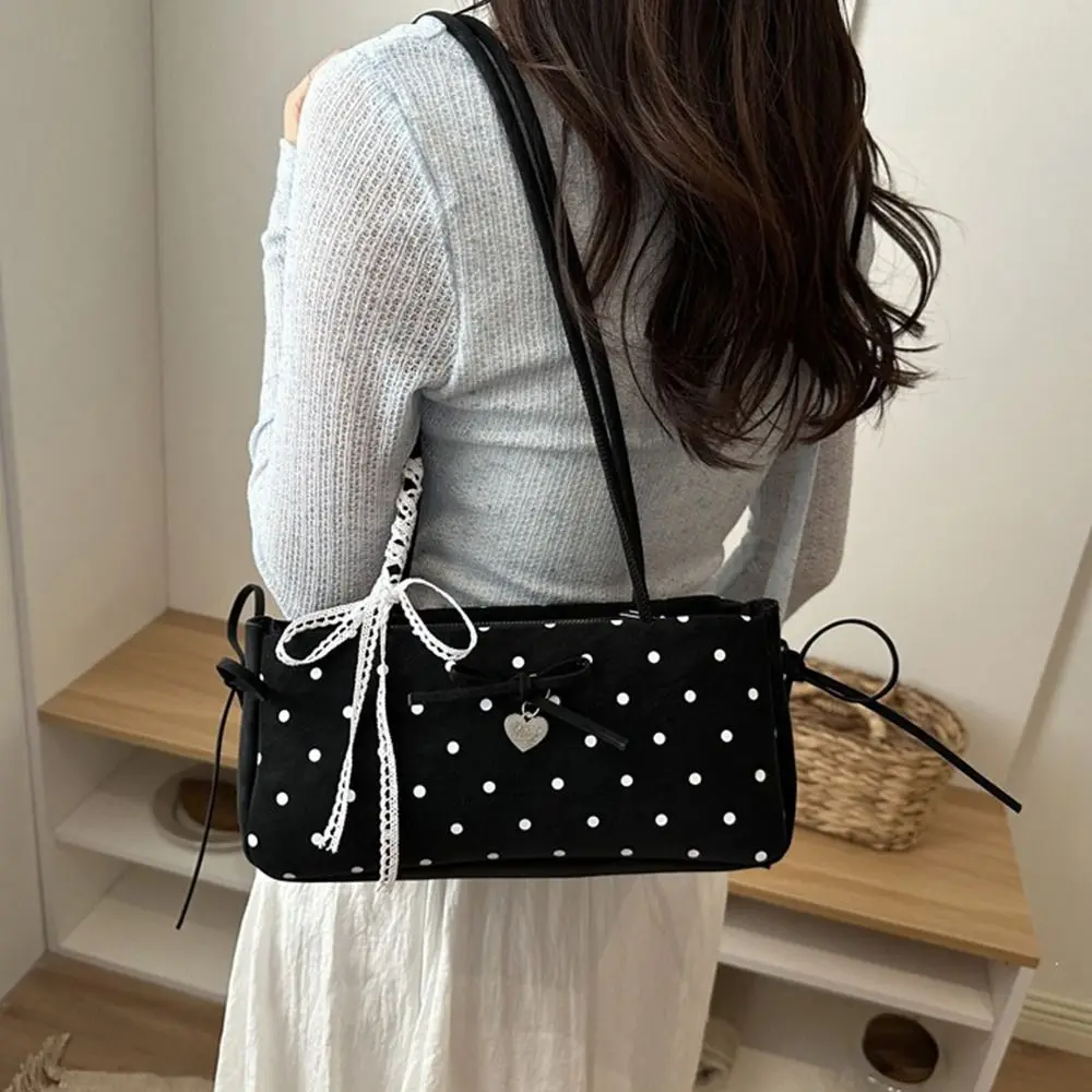 Modische Y2k Kissen-Tasche mit Polka-Dots und Charm-Anhänger, Große Kapazität, Langer Schulterriemen, Schultertasche für Damen – Detail 12