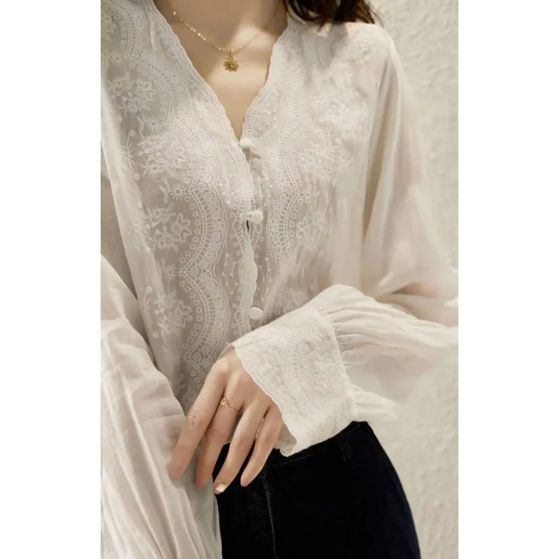 V-Neck Long Sleeve Linen Blouse Autumn Loose Tops French Style Embroidery Flower Lace Women\'s Shirt Sweet Blusas Elegant 16108