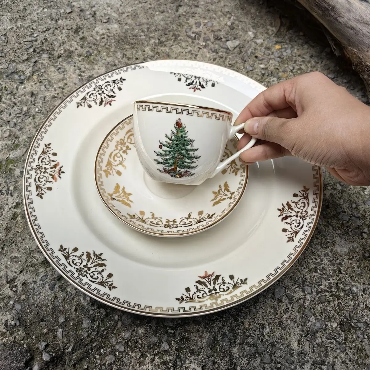 

Export Foreign Trade Golden Christmas Tree Festive Phnom Penh Plate Underglaze Coffee Cup Plate Delicate