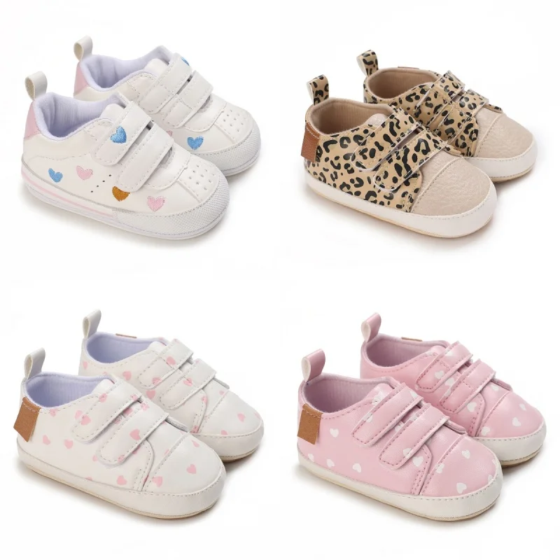 

Белая детская обувь для девочек, повседневные кроссовки с милой вышивкой в виде сердца, нескользящие кроссовки для маленьких детей на крестины