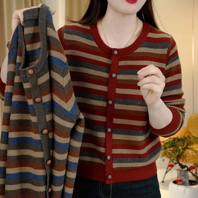 

Женское осеннее новое пальто 2023, повседневное пальто с круглым вырезом, цветными пуговицами, украшение, мягкий вязаный свитер, пуловер для молодой мамы