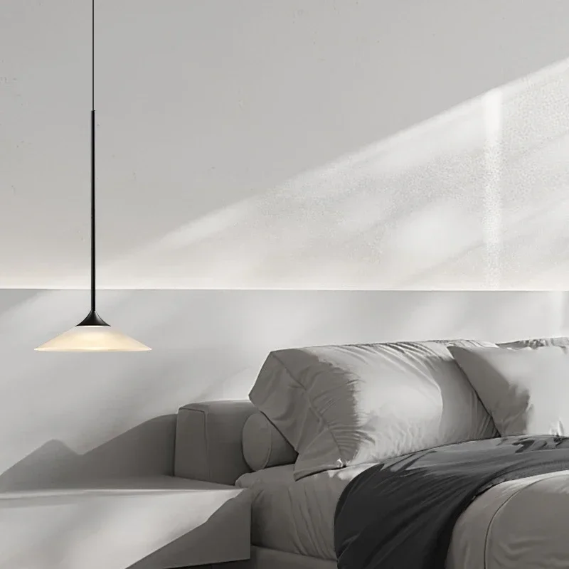 ثريا صغيرة إيطالية بسيطة بجانب السرير، بار دراسة لغرفة النوم، فن تايبي الأوروبي الإبداعي، مطعم بسيط وحديث