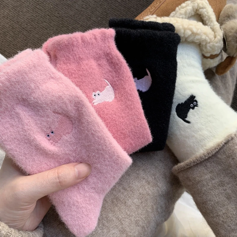 Calcetines súper suaves de lana de visón con forma de gato para mujer, calcetines térmicos de felpa de Coral gruesos y cálidos para invierno, calcetines Kawaii para dormir en casa y nieve