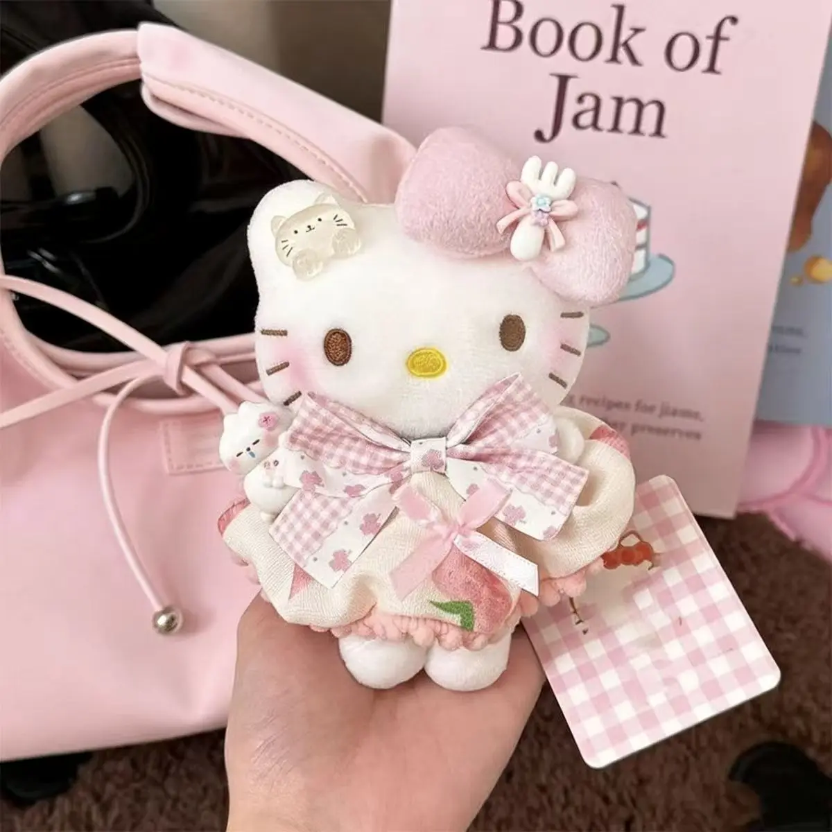 

Плюшевая кукла-брелок Sanrio Pink Sakura Cream Puff Hello Kitty, милый аксессуар для рюкзака, подарок для подруги или лучшей подруги.