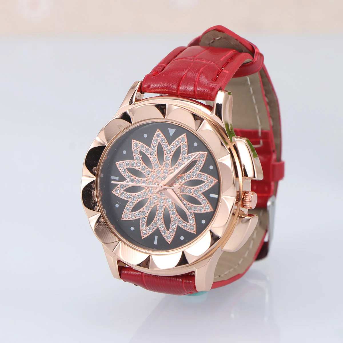 

Rhinestone Quartz Watch Red Elegant Alloy Fashionable Women Wristwatch Beautiful Gift for Birthday New Year Valentine