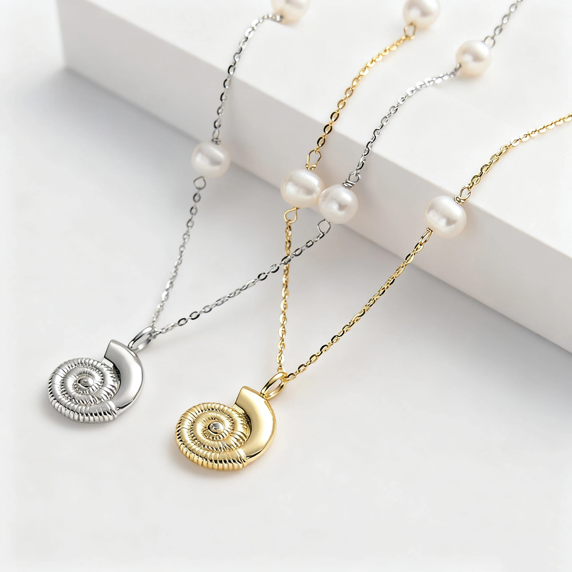 EFFIE QUEEN قلادة ساحرة من الفضة الإسترليني عيار 925 على شكل قوقعة مع لؤلؤ المياه العذبة - مجوهرات مستوحاة من البحري GPN84