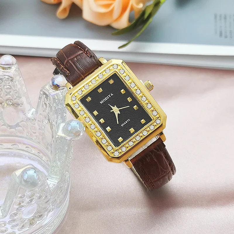 Women's Quartz Watch Inlaid with Rhinestones Luxury Temperament Retro Elegant Square Case Gift for Lovers Relogio Feminino