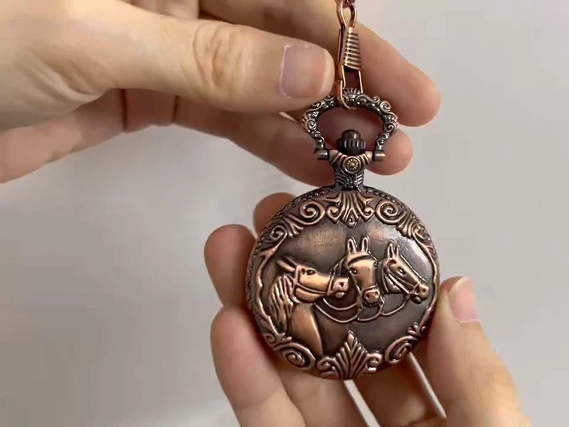 Vintage Bronze 3 Horse Head Carving Quartz Pocket Watch for Men Hollow Engraved Case Fob Chain Clock for Gift Man Watches Hour