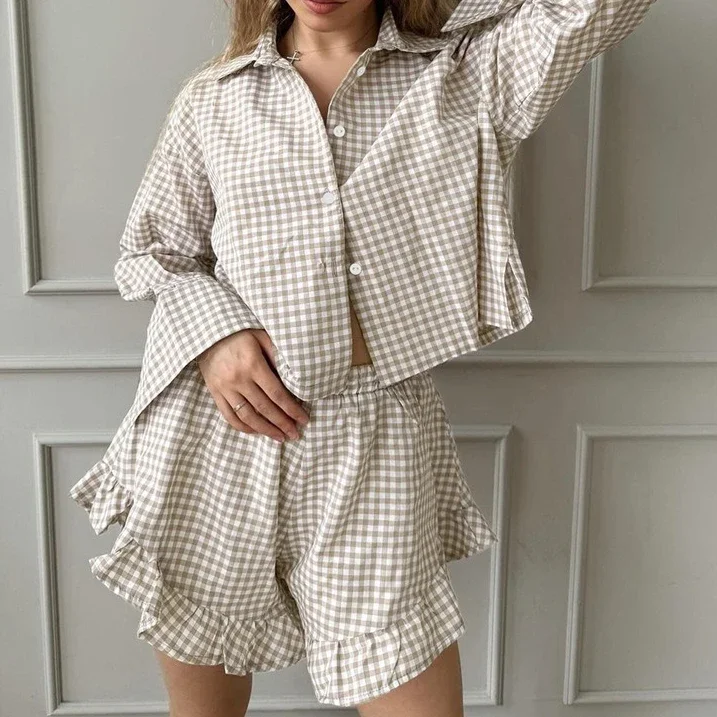

2026 Summer New Plaid Long-sleeved Shirt and Wide-leg Shorts Two-piece Set with A Fashionable Design for Commuting