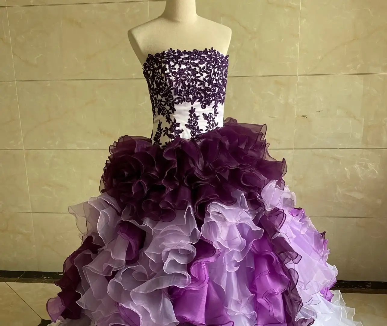 Strapless Tiered Organza Wedding Dresses For Women Purple And White Long Puffy Bridal Gowns Lace Appliques Robe Customized