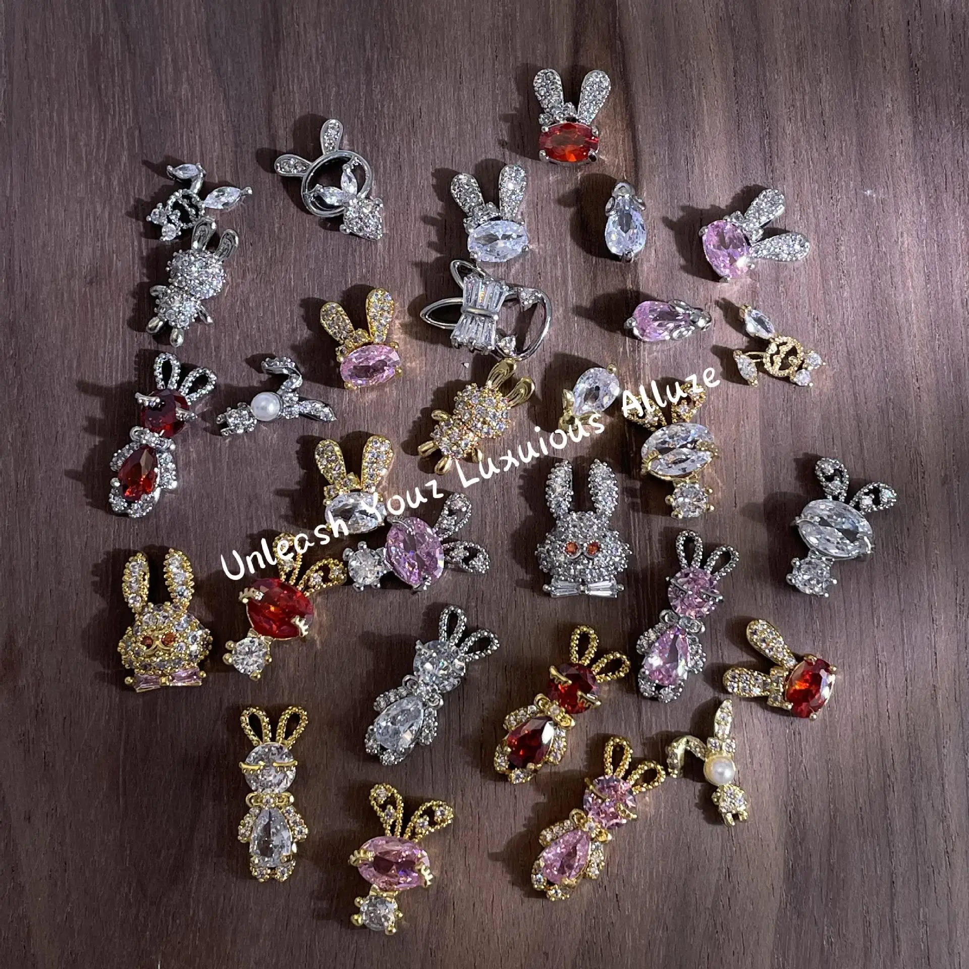 4 Stück Kaniu Luxus Silber Zirkon Kaninchen Form 3D Nagel Charms Elegante Tier Nail Art Dekorationen für Maniküre Design