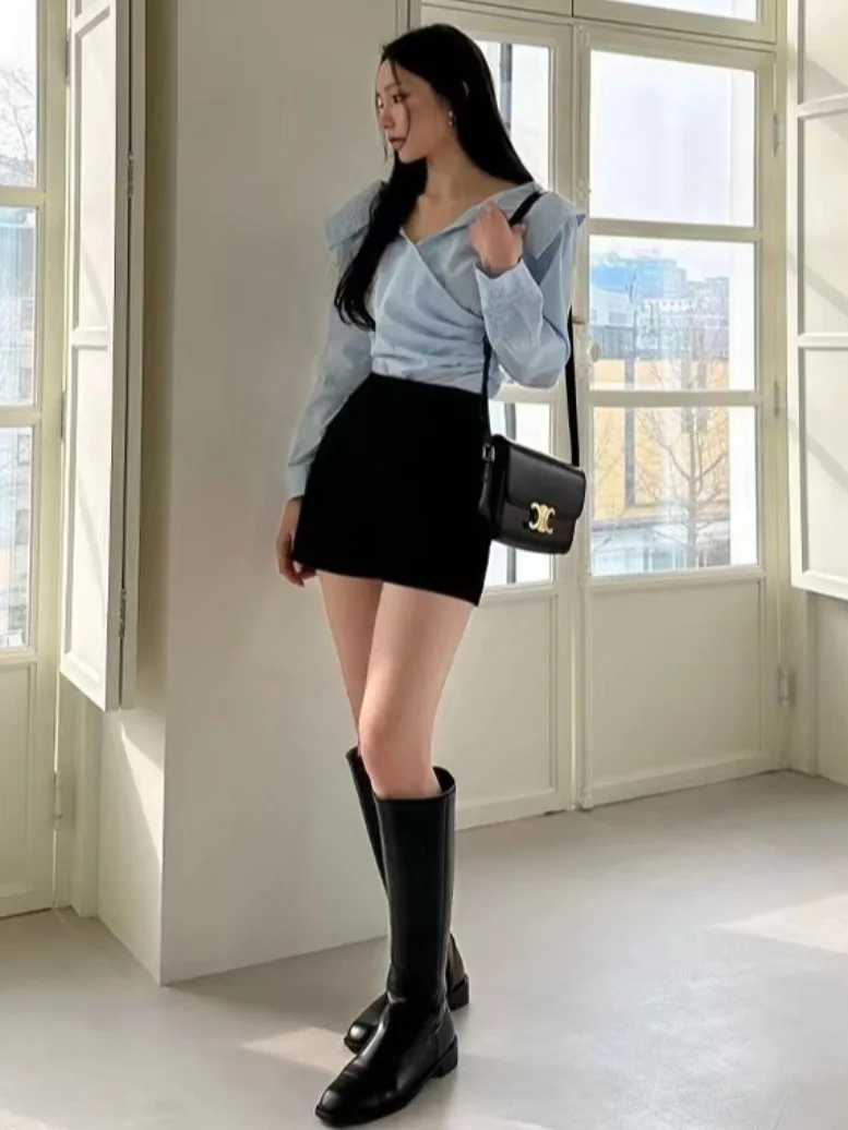 เสื้อสตรีดีไซน์เก๋ไก๋สไตล์ฤดูใบไม้ผลิ สีพื้นเรียบง่าย แขนยาว ดีไซน์จับจีบไขว้ ช่วยให้ดูผอมเพรียว ใช้งานได้หลากหลาย เหมาะสำหรับใส่ทำงานหรือลำลอง