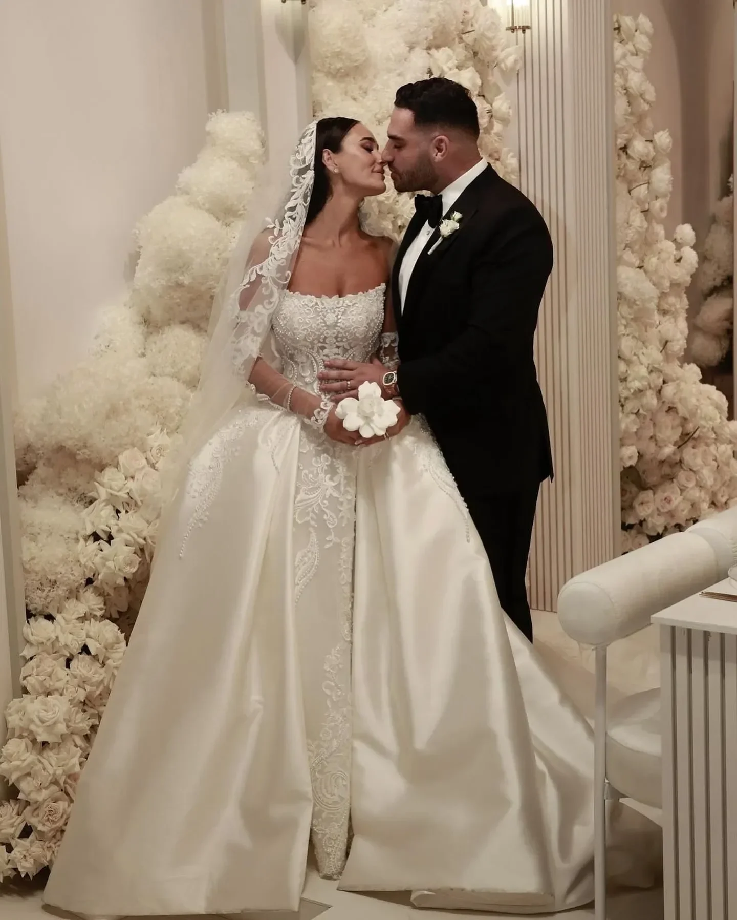 Luxury Arabic Women's A-line Wedding Dress New Elegant Strapless Lace Bridal Dress Detachable Long Sleeve Sexy Customization