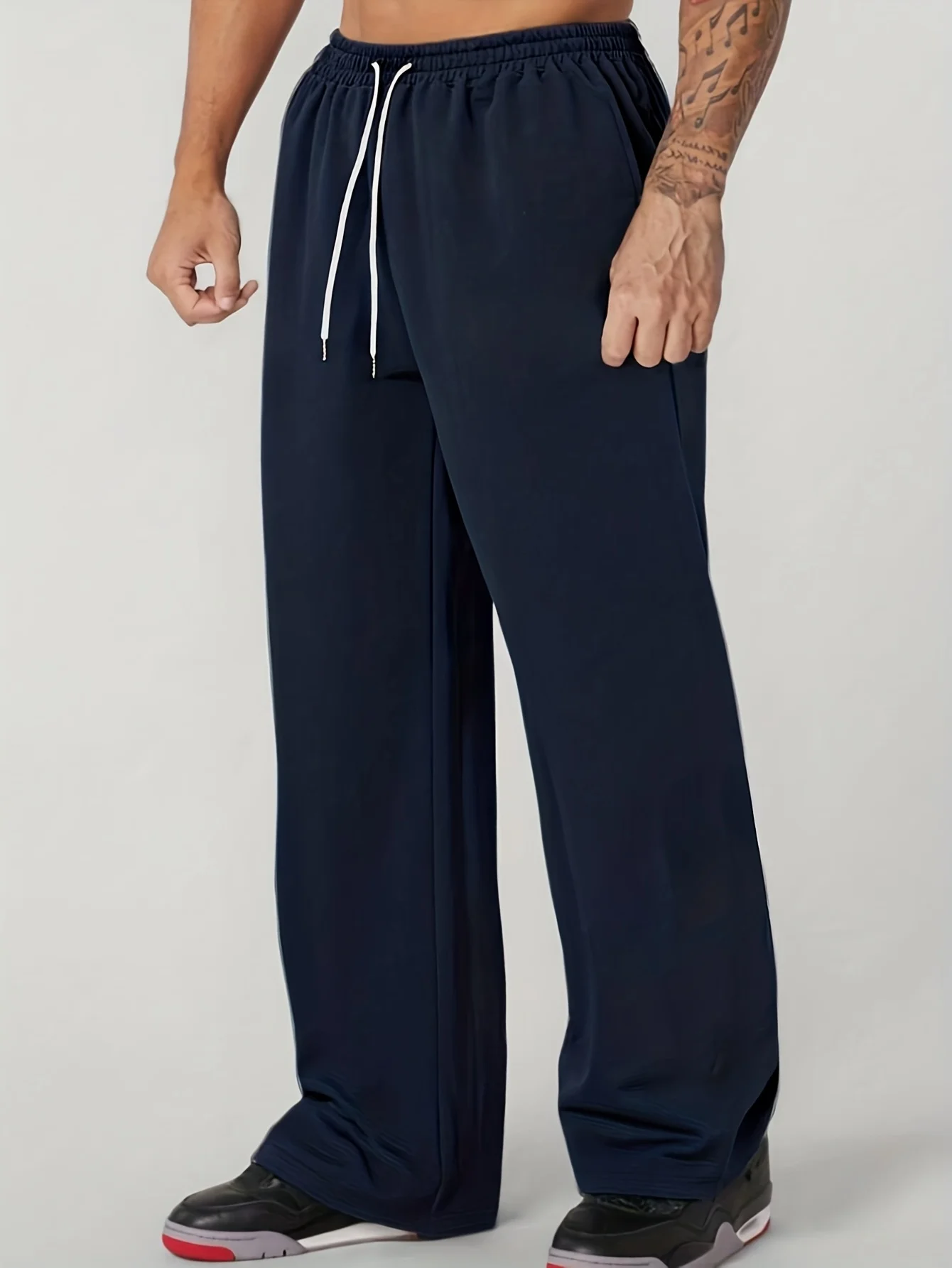 

Широкие брюки - утолщенная модель; светло-серые и черные с эластичным поясом. Повседневный модный стиль осень-зима