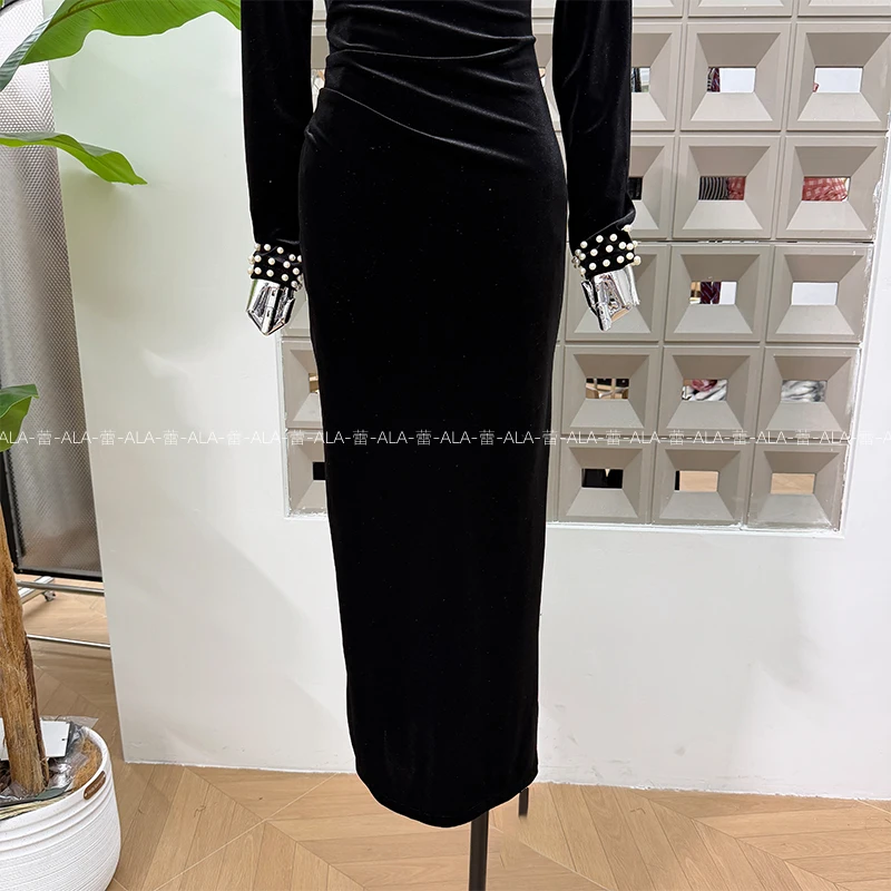 French Style Elegant Pearl Beaded Round Neck Long Sleeve High Waist Slim Bodycon Black Velvet Evening Dress for Women Autumn