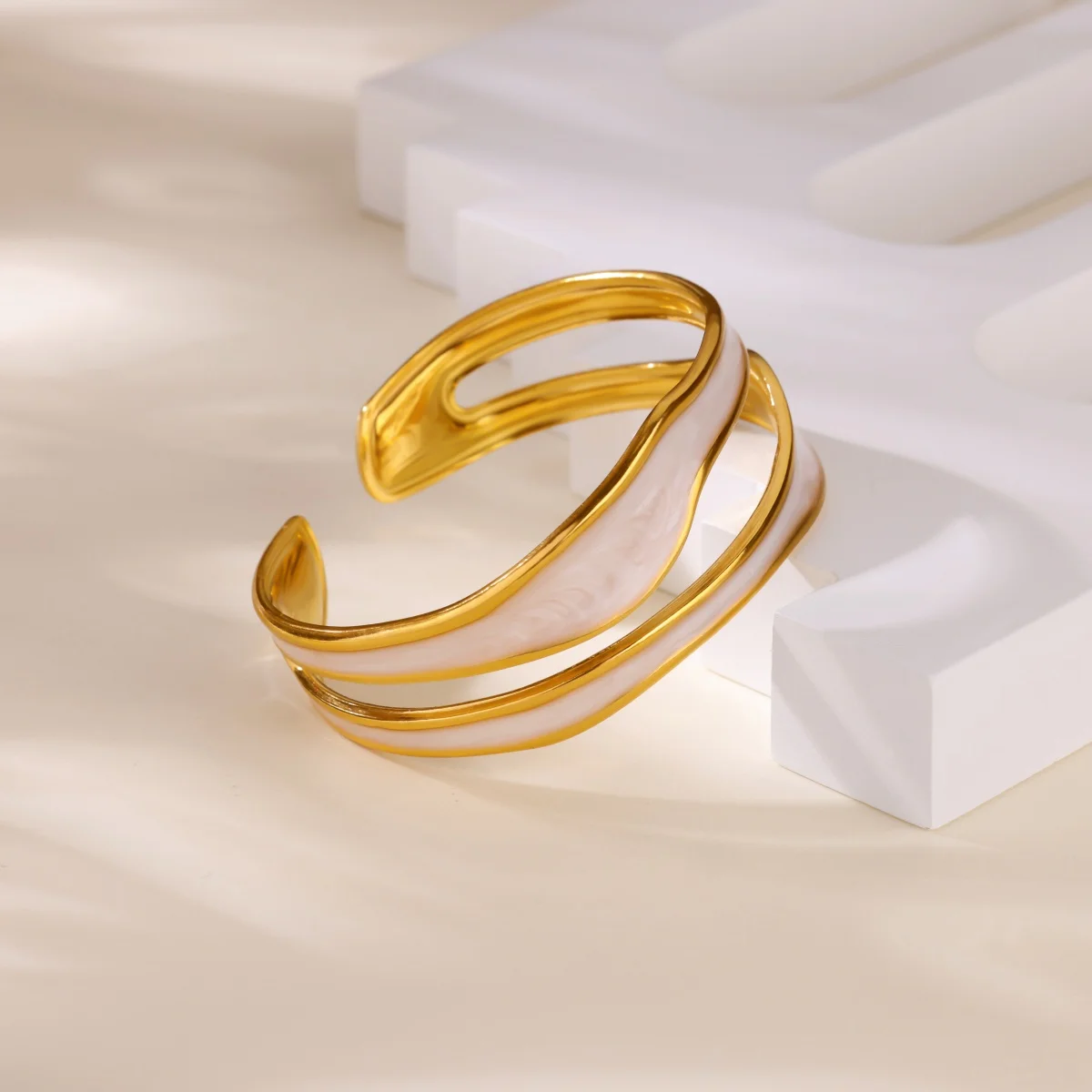 클래식 질감 기하학적 오픈 뱅글 팔찌 여성용 스테인리스 스틸 골드 색상 정교한 커프 팔찌 신상 핸드 주얼리