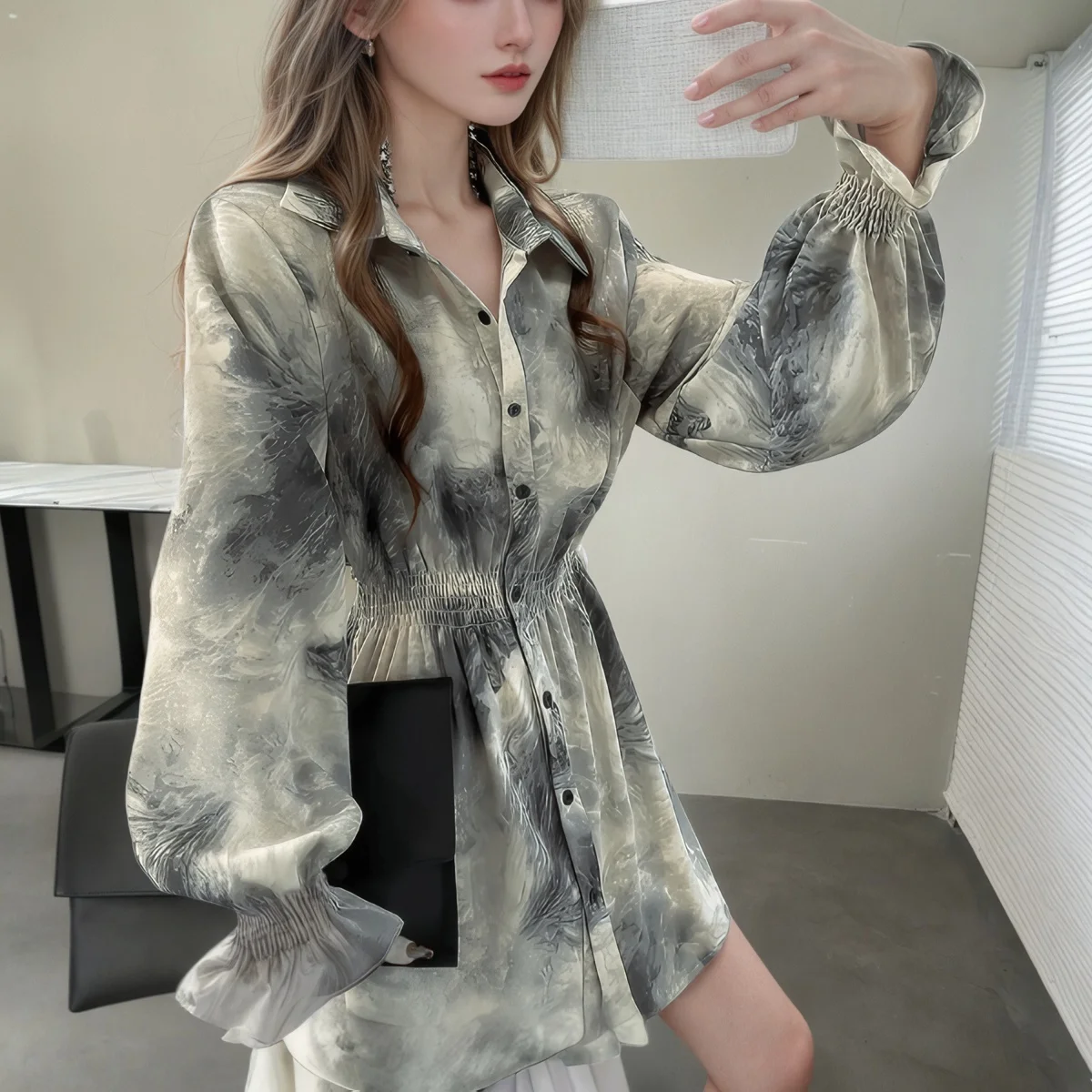 レディース ヴィンテージ プリント シャツ - 長袖、ハイウエスト、ターンダウンカラー、ライトグレー - 女性用のトレンディな春のトップス