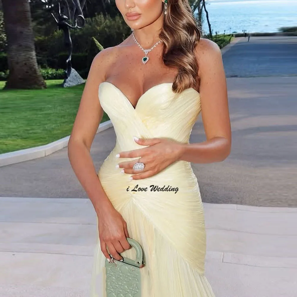 カスタマイズされたオフショルダープリーツ光沢のあるセクシーなマーメイドイブニングドレス背中の開いたサウジドレスフロアレングスウエディングパーティードレスコート付き