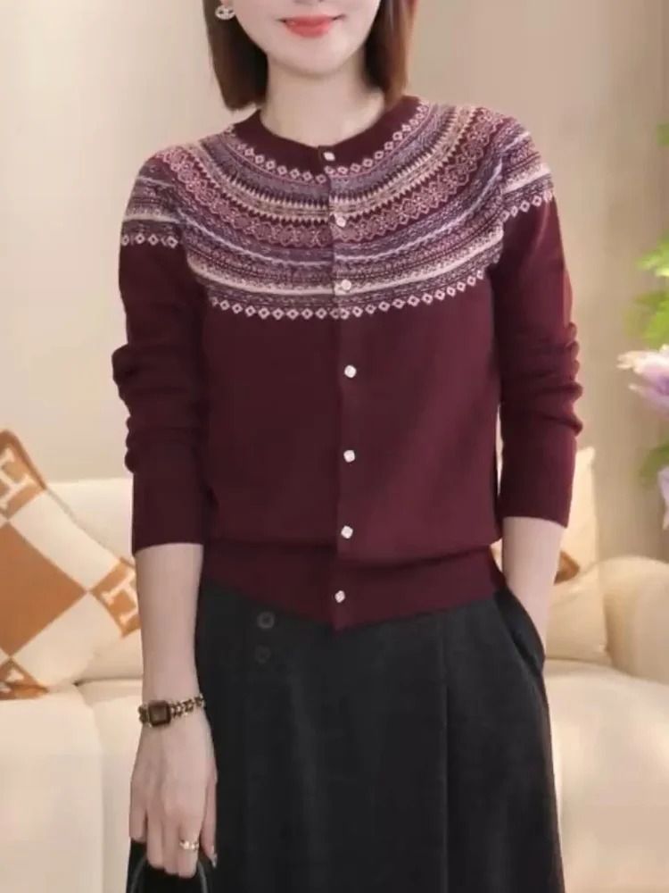 

Новый осенний вязаный кардиган с круглым вырезом, больших размеров, модный, универсальный, стройнящий топ, премиум-класс, с вышивкой