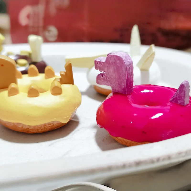 

SO-TA Original Dinosaur Donut Food Model Miniature Dessert Gachapon Cute Desk Decor Collector Snack Toy Kawaii Animal Display