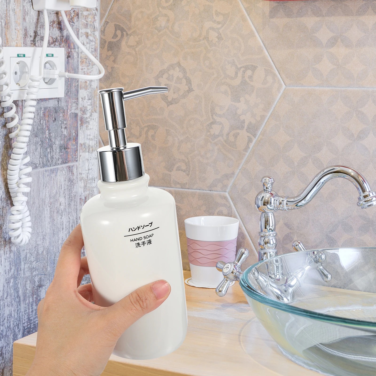 

Ceramic Lotion Bottle 410ml Soap Hand Dispenser Refillable Container Press Pump Design Easy to Clean Home Kitchen Use