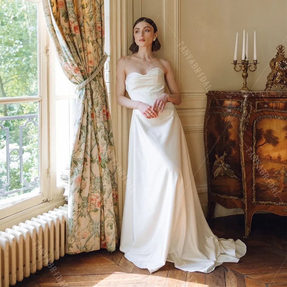 Elegante abito da sposa con scollo a cuore e sciarpa in morbido raso, linea ad A, abito da sposa con strascico, senza maniche, con lacci sul retro
