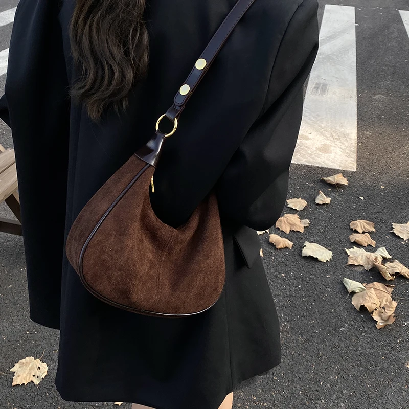 حقيبة كتف نسائية صغيرة من جلد الغزال من Leftside 2025 حقيبة كروس ناعمة شتوية بتصميم كلاسيكي فاخر حقائب يد ومحافظ نسائية