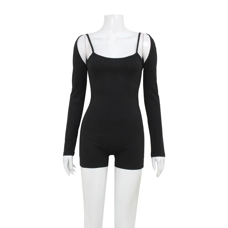 ชุดจั๊มสูทแขนยาวแบบเสื้อกั๊กในตัว สีพื้น ทรงเข้ารูป สไตล์สปอร์ตและลำลอง พร้อมกางเกงขาสั้นแบบสายเอี๊ยม แฟชั่นสตรีทเทรนด์ปี 2026