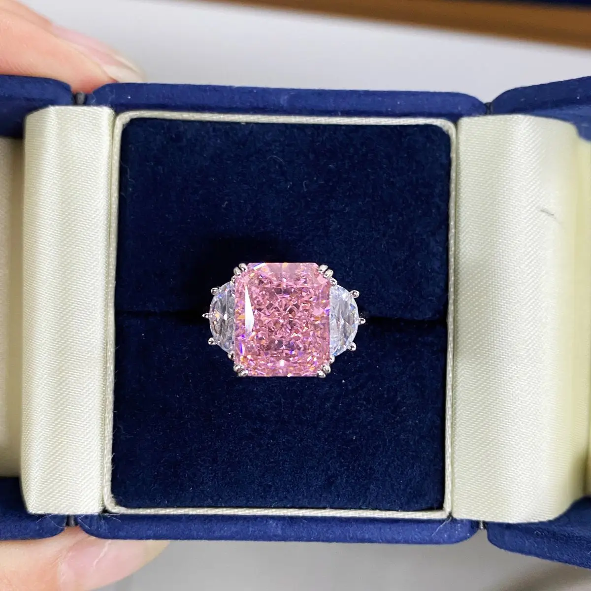 

Shake Sound Popular S925 Sterling Silver Ring Female Sakura Powder Radian Cut Ice Cut Moon Ring
