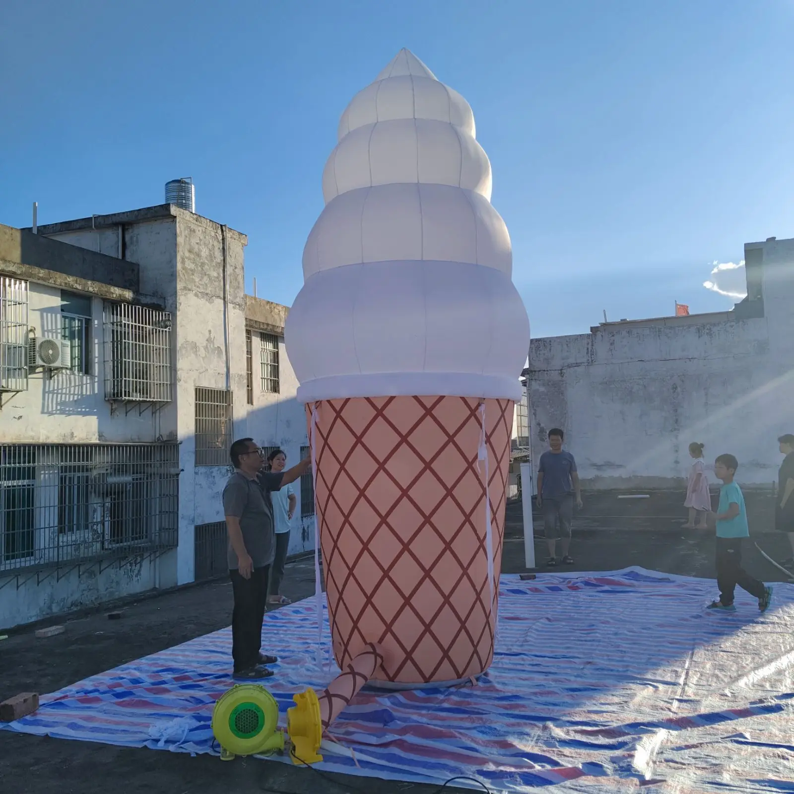 Inflatable 4m high ice cream model