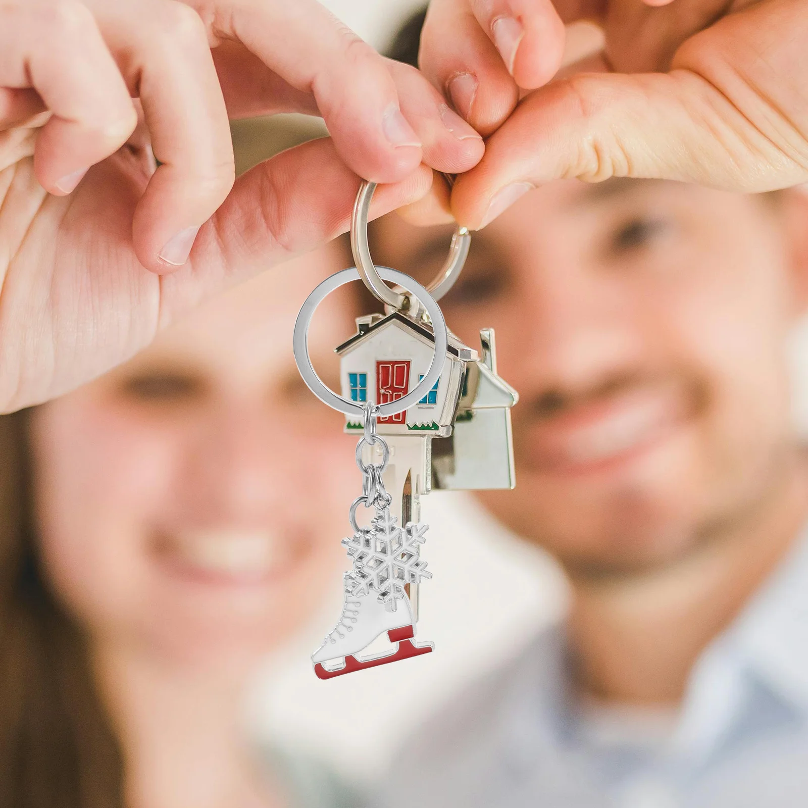 

2Pcs Charming Ice Skating Keychain Snowflake Design Skate Key Ring Bag Charm Accessory Ice Skating Car Snowflake Keychain