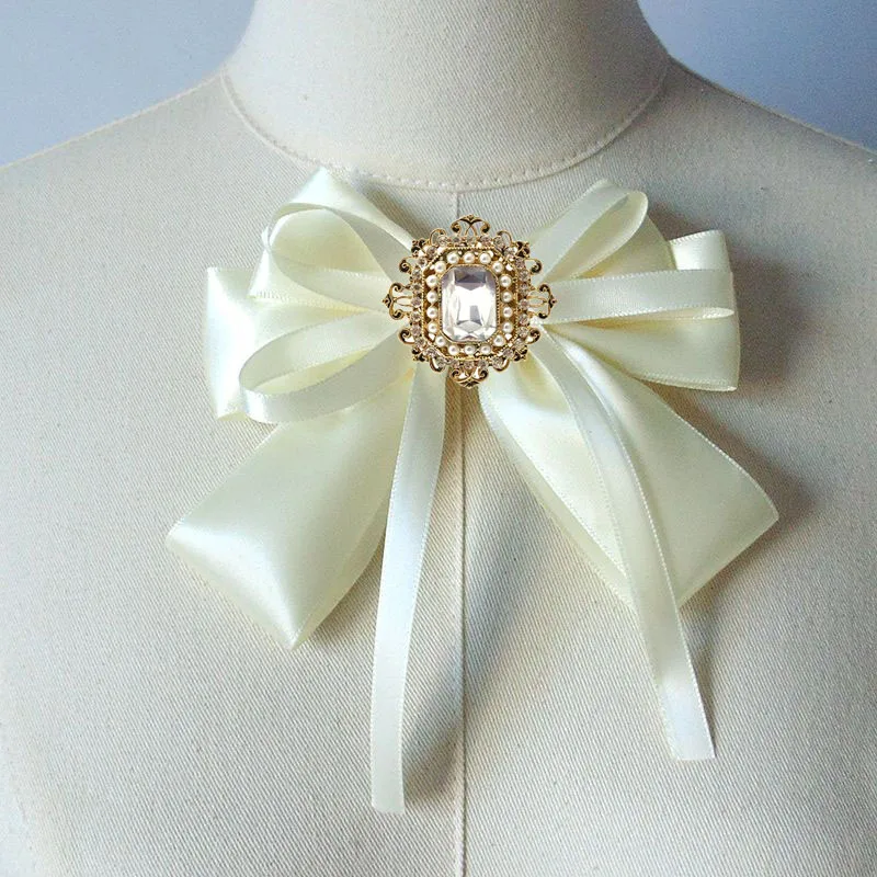 الكورية اليدوية ربطة القوس فيونكة اللؤلؤ حجر الراين الشريط المرأة موضة الدعاوى كلية نمط قميص اكسسوارات الهدايا طوق زهرة بروش