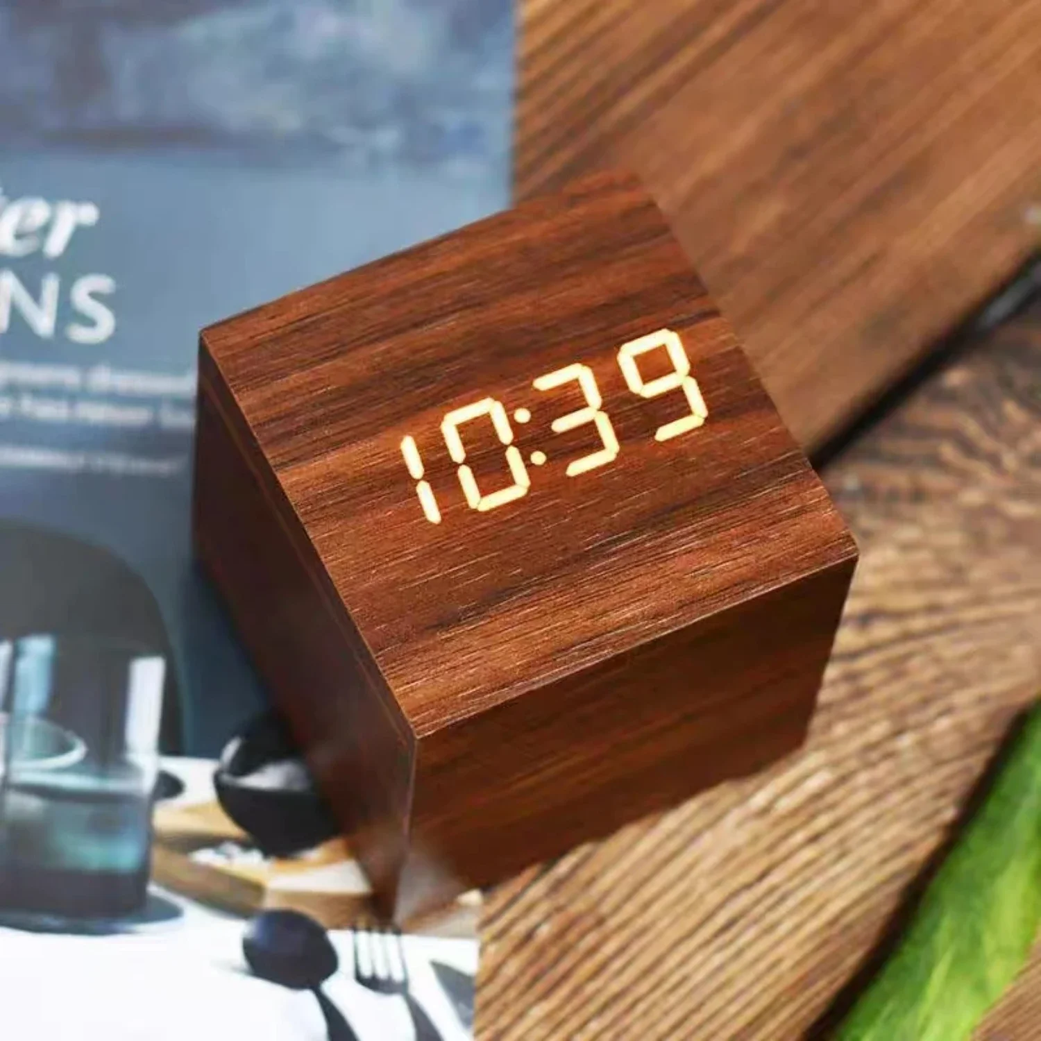 

Wooden Contemporary Digital Alarm Clock with Temperature Cube, Stylish Art Ornaments, Unique Decoration Supplies, USB/AAA Powere