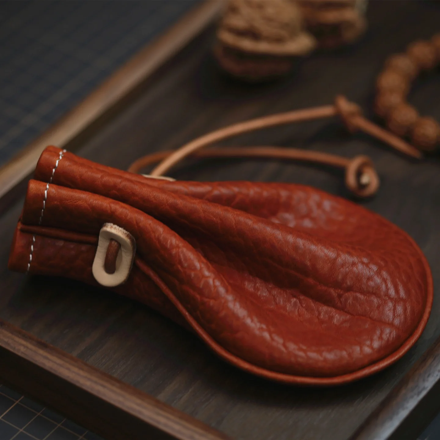 portable-tannery-cowhide-walnut-beaded-jewelry-storage-bag-drawstring-coin-purse-functional-wallet-handbag-for-men-and-w