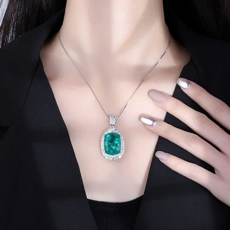 

Luxury Emerald High Carbon Diamond Square Pendant Necklace Charms Wholesale Vintage Cocktail Party Fine Jewelry Accessories Gift