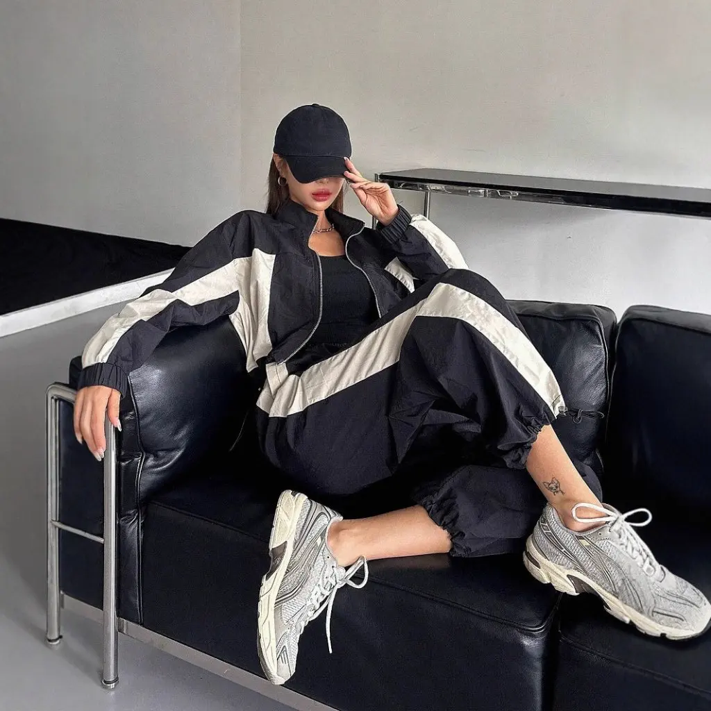 

Быстросохнущий спортивный комплект из двух предметов для женщин, повседневный стиль, модный костюм, легкий зрелый дизайн, летняя одежда, маленький размер