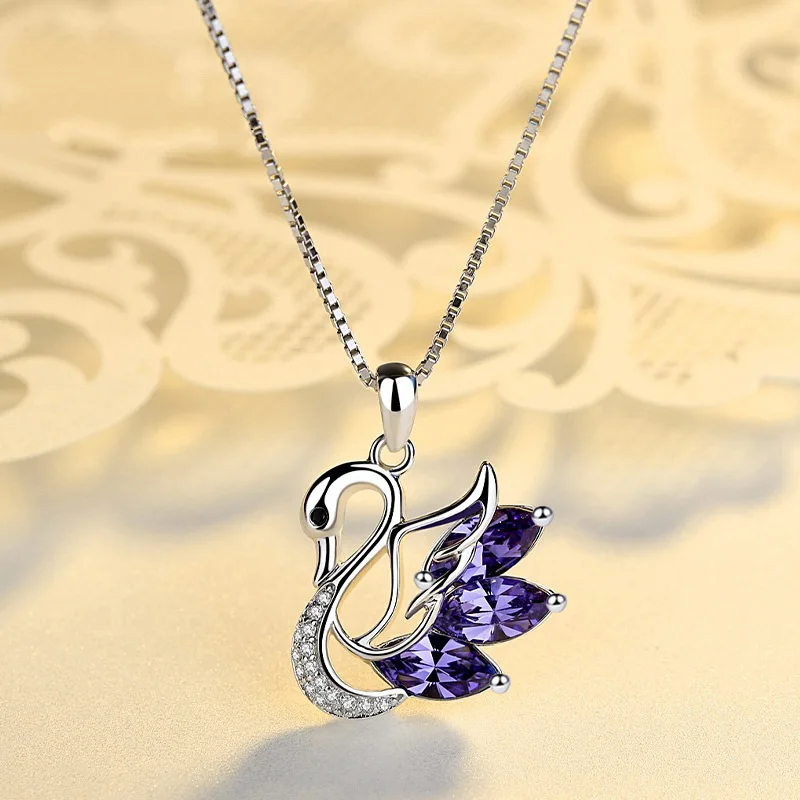 

Luxury Diamond Embedded Faion Swan Color Gem Pendant Women's Versatile Personali Clavicle Chain Jewelry