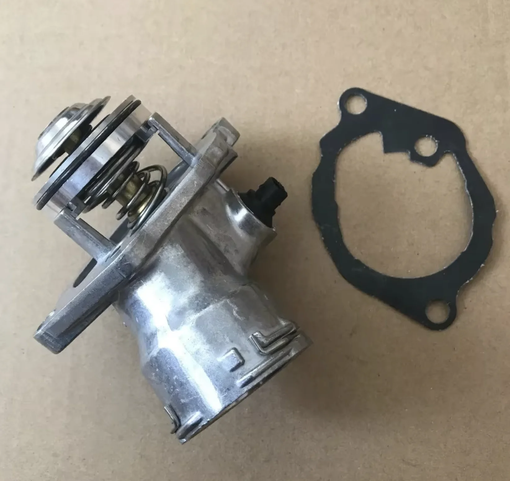 

Engine Coolant Thermostat Housing and Sensor For Mercedes SL SLK 280 300 350