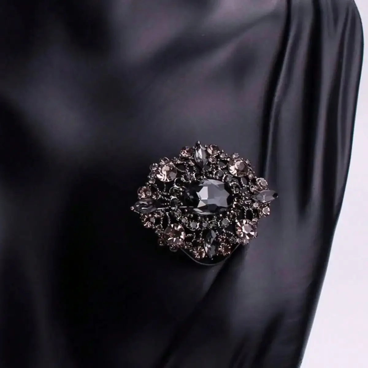 1pc Luxury Baroque Style Brooches For Women Dress Western Crystal Jewelry Collar Pin Brooch Party Accessories