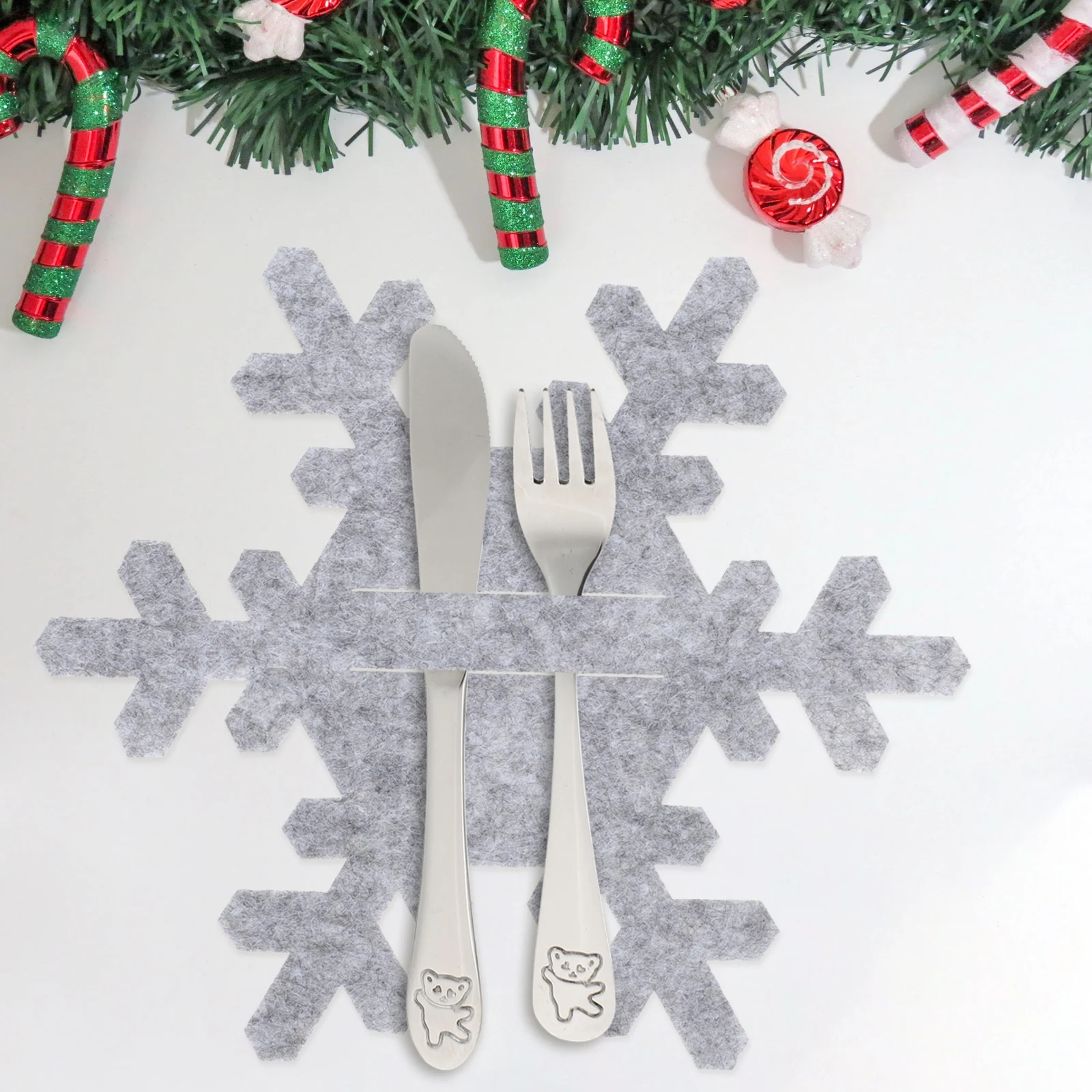 

8 Pcs Christmas Cutlery Set Sleeve Holder Festive Snowflake Bag Silverware Holders Shaped Tableware Holiday Pouch