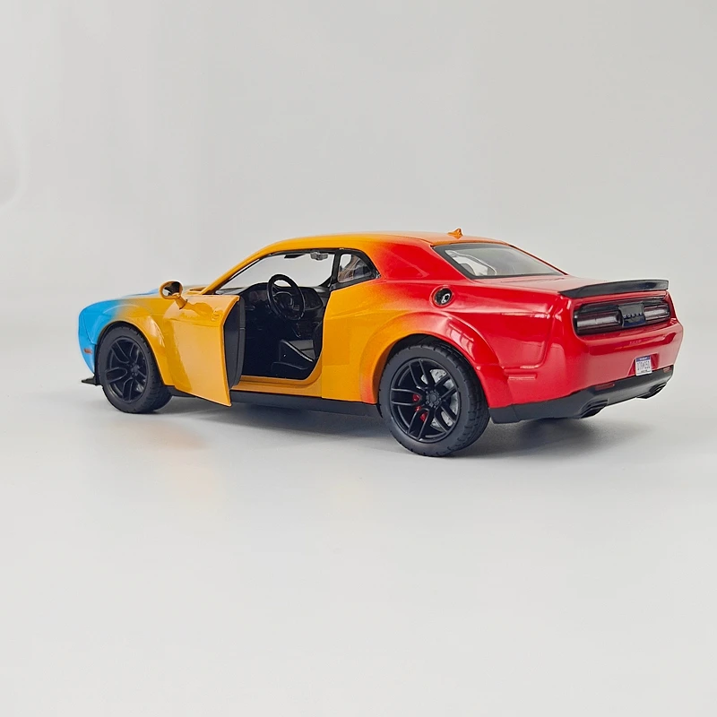 1:24 Simulation Dodge Challenger SRT Hellcat Wide Body Custom Edition Alloy Car Model doors on both sides that can be opened