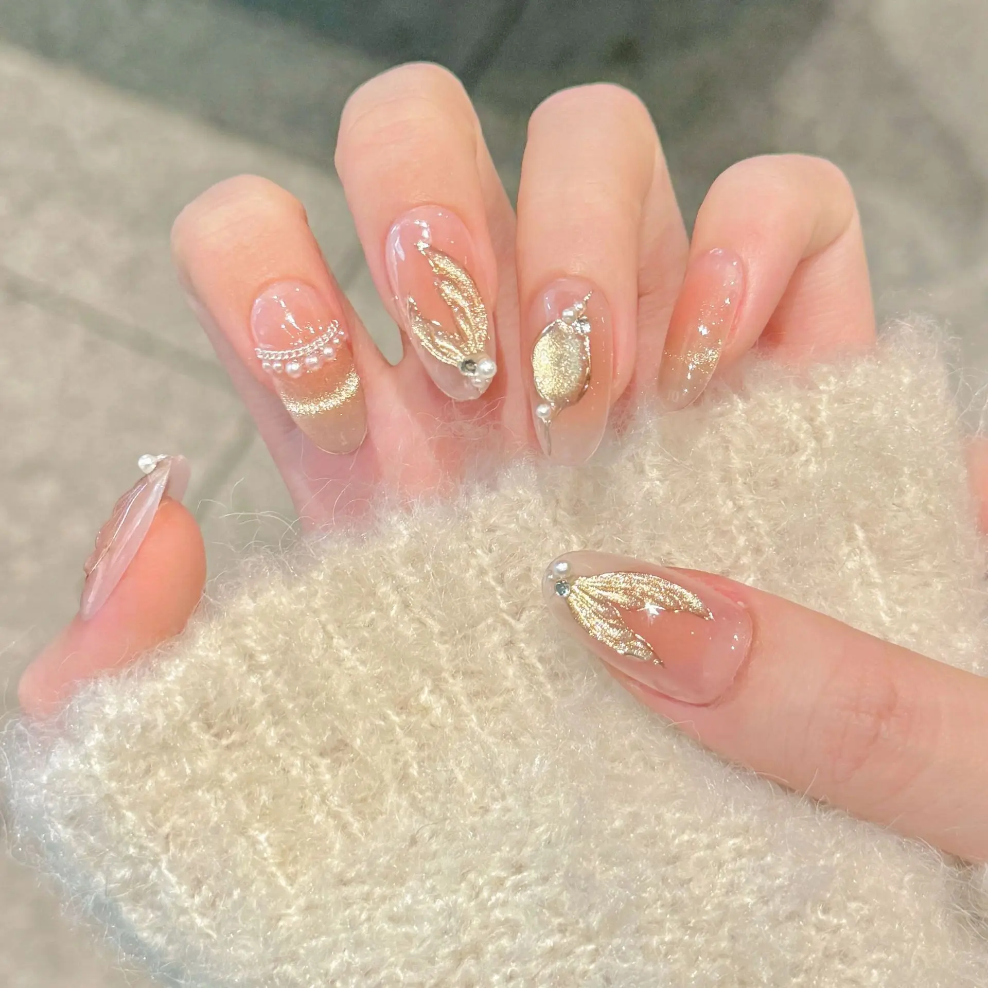 Handmade Press on Nails Dreamy Mermaid Tail Cat Eye Pearl Decor False Nails Full Cover French Cat Eye Shiny Korean Fake Nails