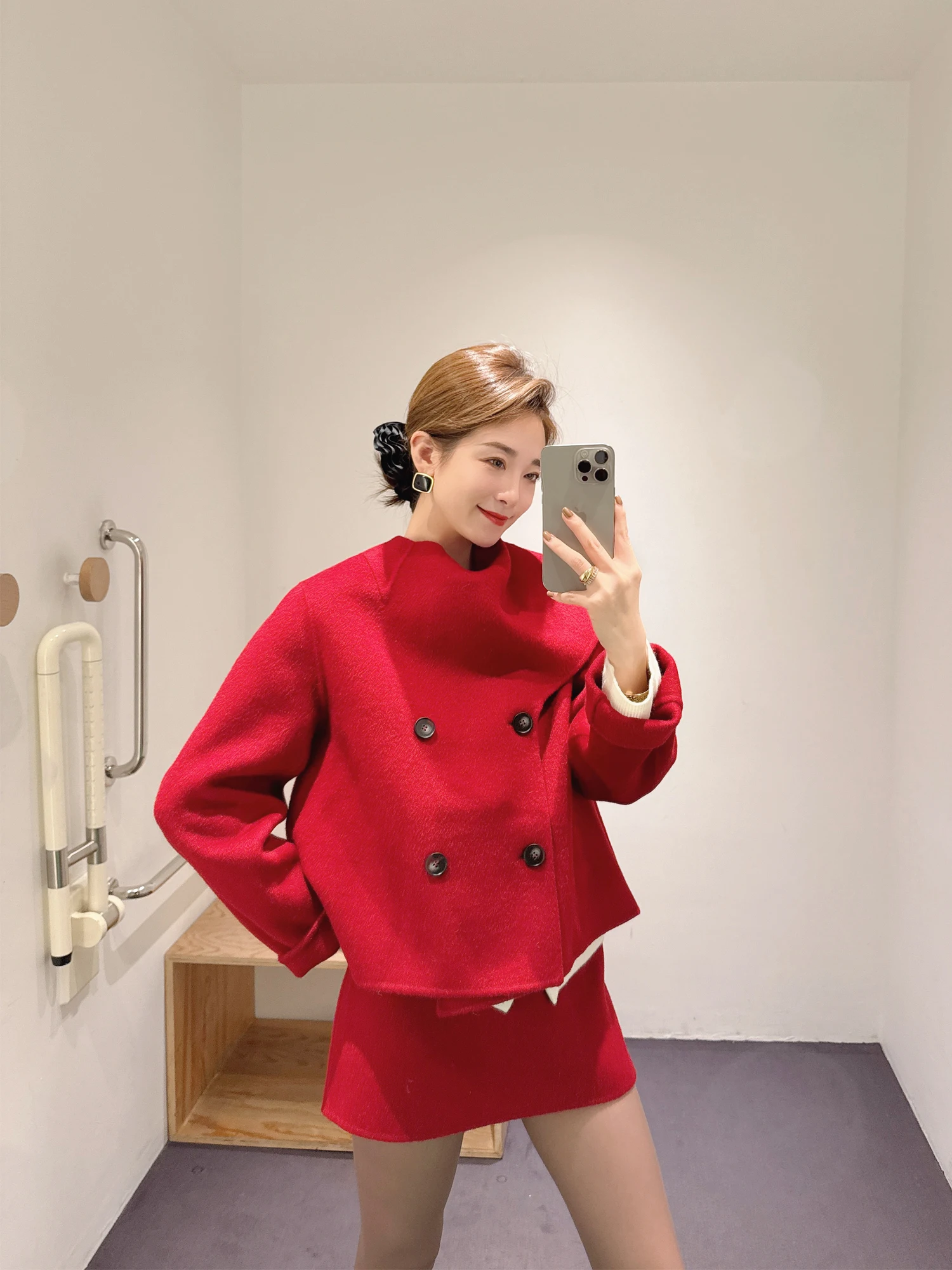 

Высококачественный новогодний красный шерстяной двусторонний костюм с воротником-шарфом: пальто и юбка для женщин, теплый, свободного кроя