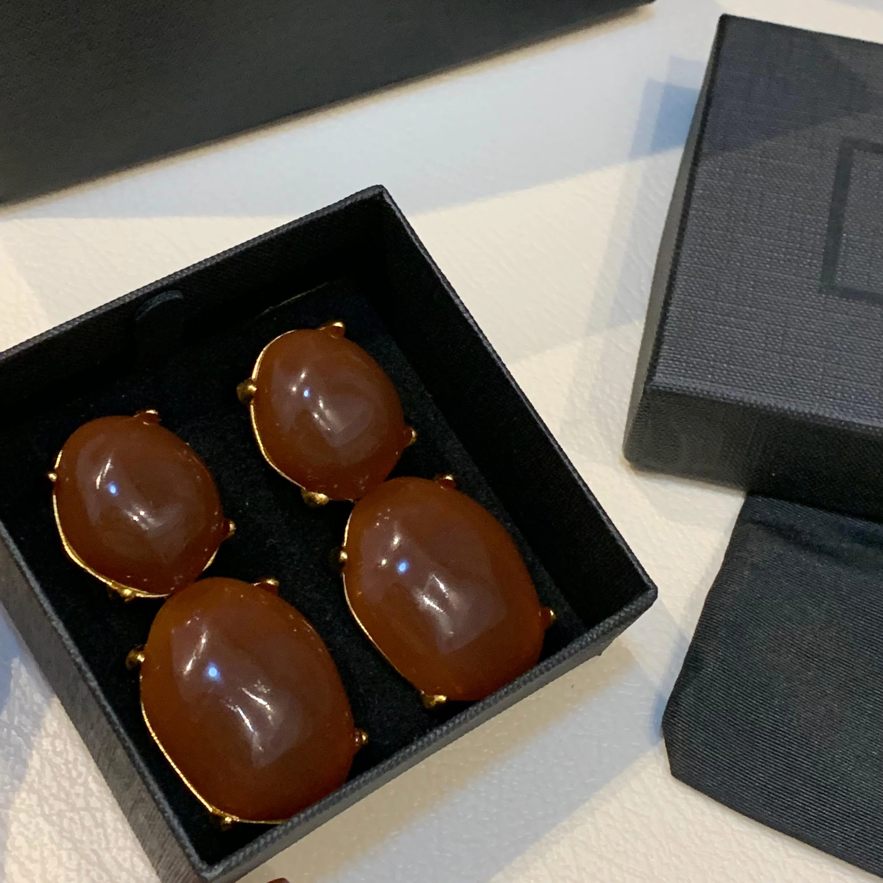 

Горячая новинка 2026: Дизайнерские серьги-клипсы красного и зеленого цвета от европейского бренда. Женские, высшее качество, роскошные украшения.