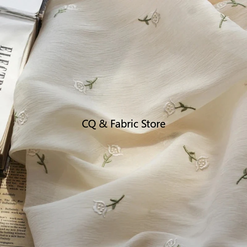 

Новая шелковая креповая тонкая шифоновая ткань, трехмерная маленькая ткань с цветочной вышивкой для платья, юбки, 1 метр