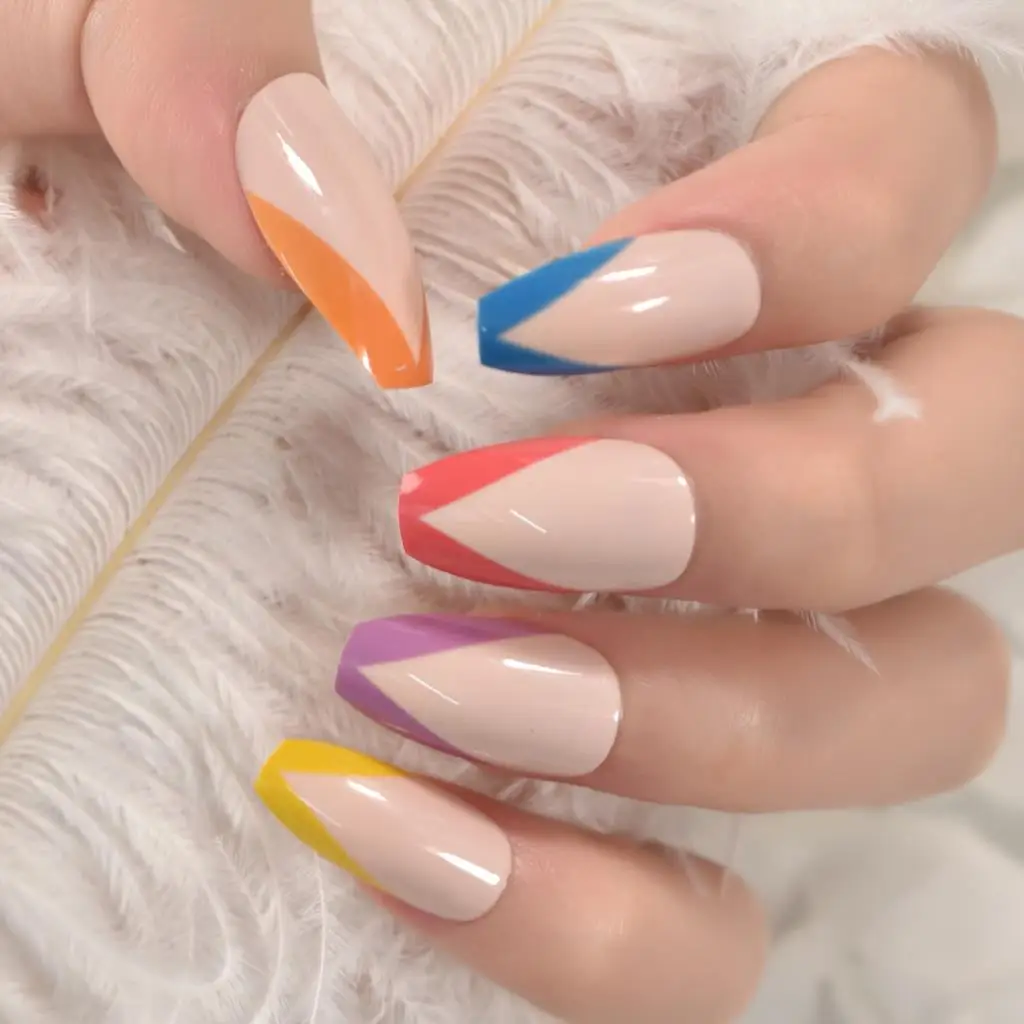 Punte arcobaleno Bara Corta colorata lucida Punte francesi Stile V Stampa sulle unghie Unghie artistiche Unghie finte Salone di manicure a casa