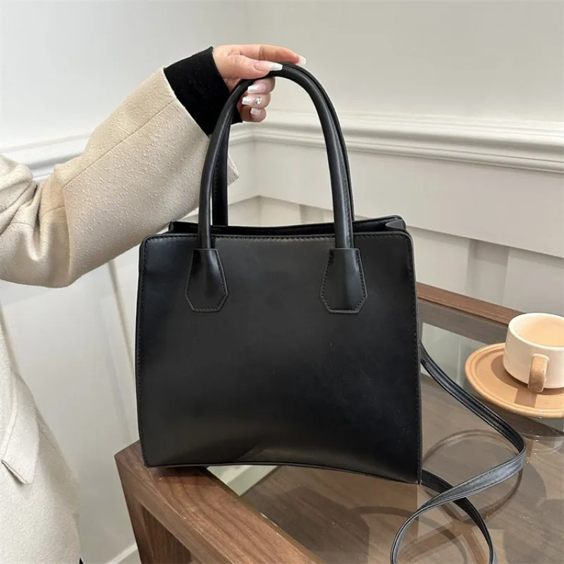 

Large Capacity Commuter Tote Bag Women Stylish Minimalist Vintage High-End Simple Solid Color Trendy